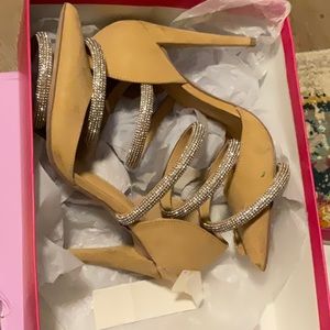 Ankle swirl heels nude pumps